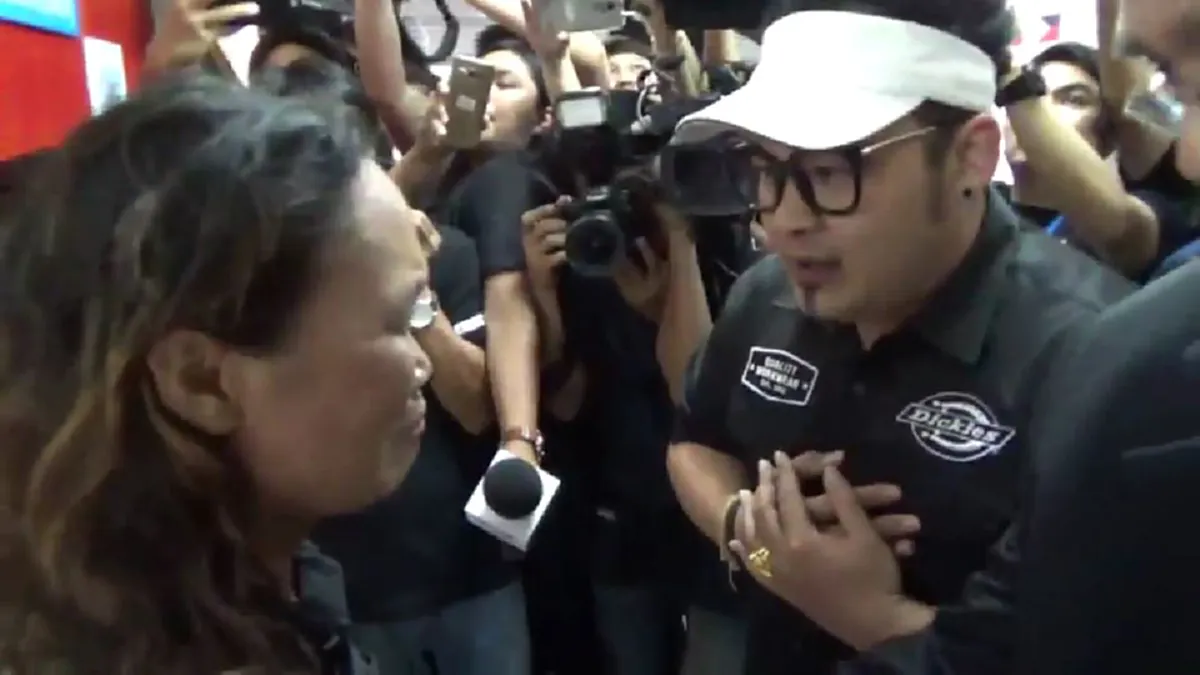 นาทีเผชิญหน้า!! "ดีเจเชาเชา" อ้างตกใจเลยปฏิเสธชนโจ๋ดับ ก่อนเจอหน้าแม่คู่กรณีเป็นครั้งแรก มอบเงินค่าจัดงานศพแต่โดนเหน็บหน้าชา!?!