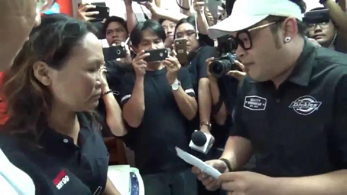 นาทีเผชิญหน้า!! "ดีเจเชาเชา" อ้างตกใจเลยปฏิเสธชนโจ๋ดับ ก่อนเจอหน้าแม่คู่กรณีเป็นครั้งแรก มอบเงินค่าจัดงานศพแต่โดนเหน็บหน้าชา!?!