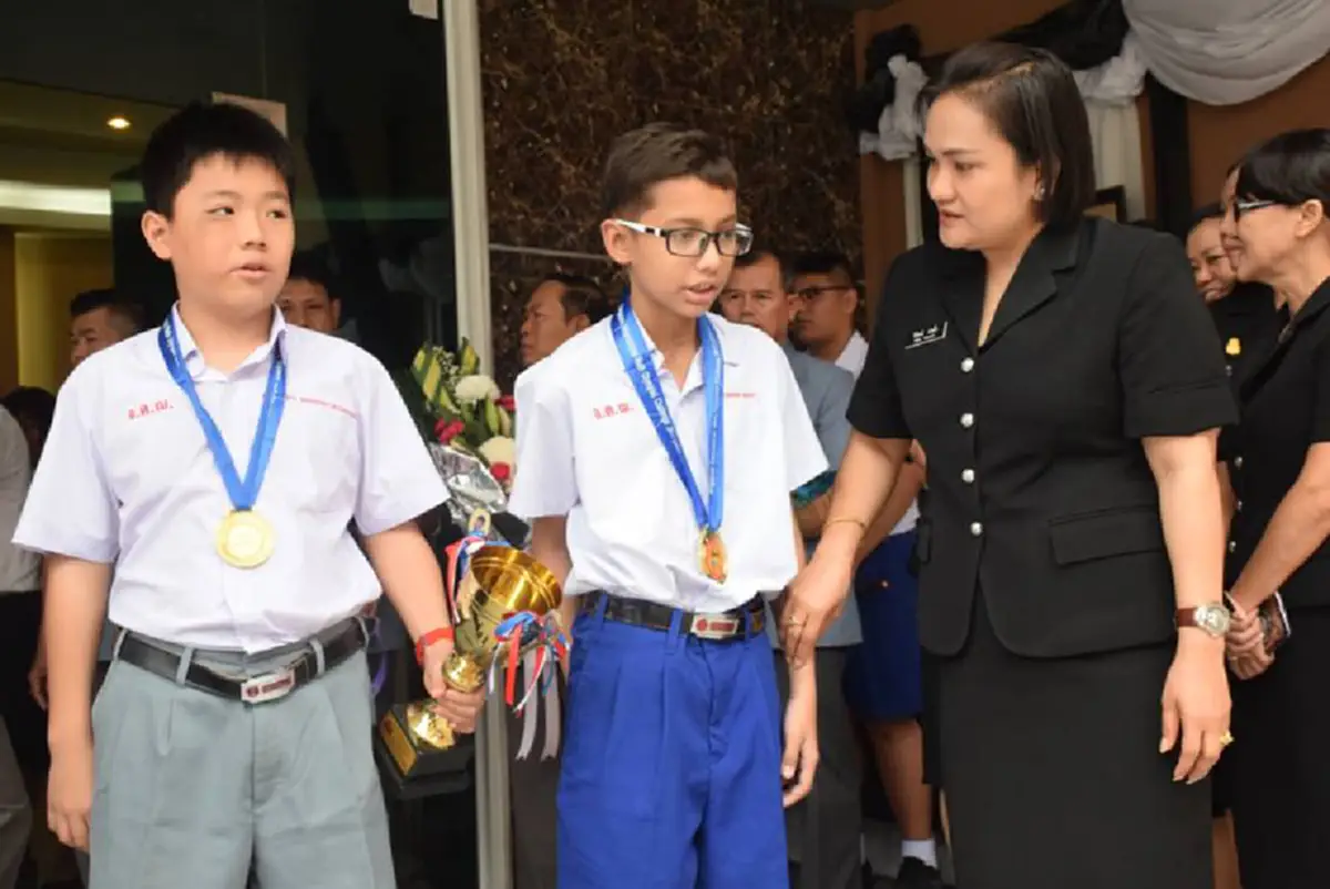 เด็กไทยหัวใจแกร่ง!!! เด็กไทยคว้าแชมป์คณิตศาสตร์โอลิมปิก แม้ป่วยเป็นมะเร็งระยะที่ 3