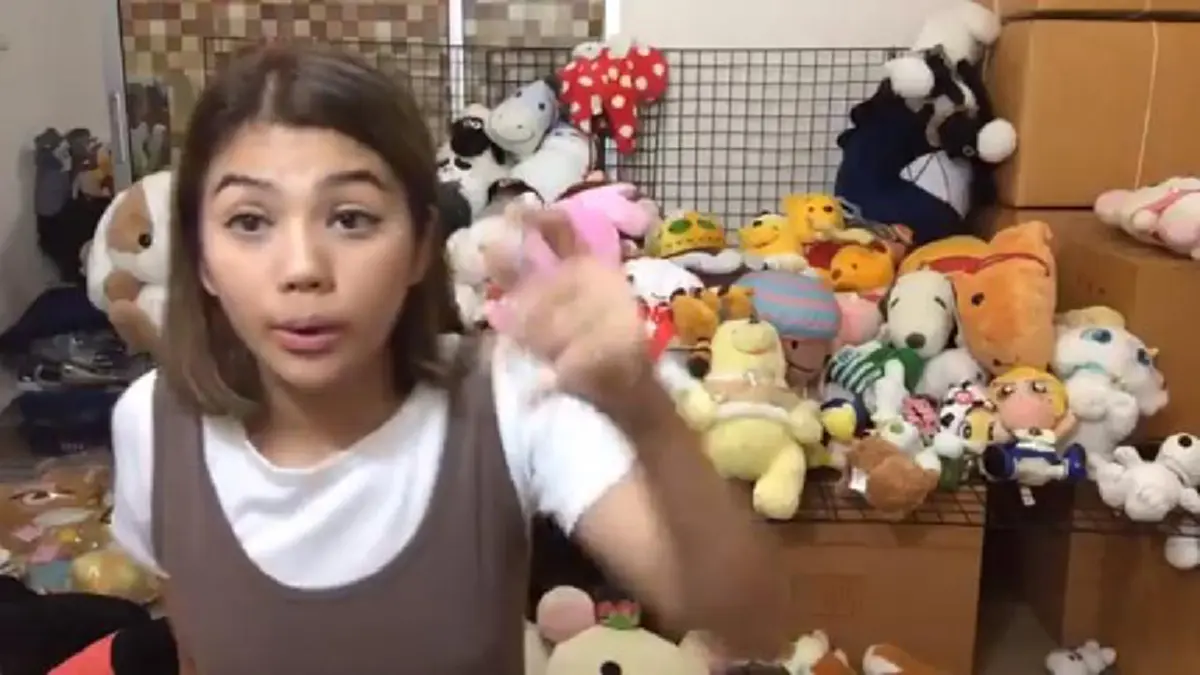 ชีวิตเปลี่ยนสุดขั้ว!! "หนูเล็ก อาร์สยาม"ตอบข้อข้องใจ หลังผันตัวมาเป็นแม่ค้าไลฟ์ขายตุ๊กตา คนเม้าท์ชีวิตดาวรุ่งตกอับ จะจริงหรือไม่..ไปฟังกัน!?