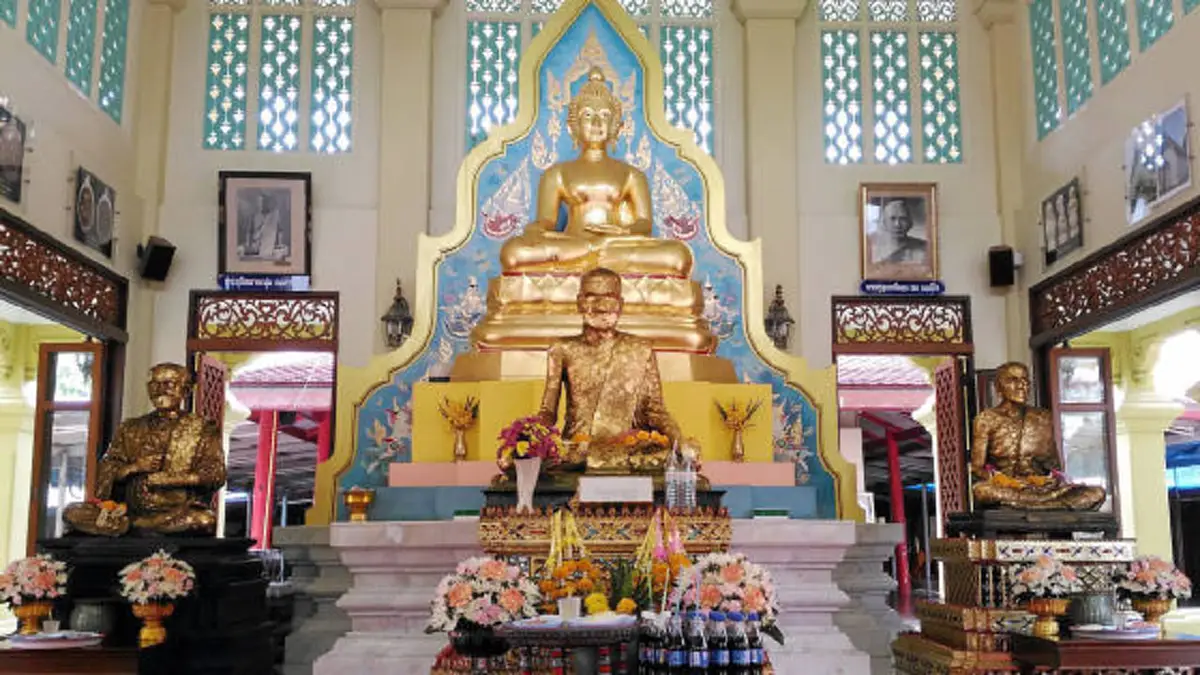 แม่นจริงๆ..ชาวบ้านนิยมแก้บน ด้วยน้ำอัดลมนับหมื่นขวด หลังสมหวังตามที่ขอไว้กับ "หลวงพ่อนุ่ม" เกจิดังแห่งวิเศษชัยชาญ..