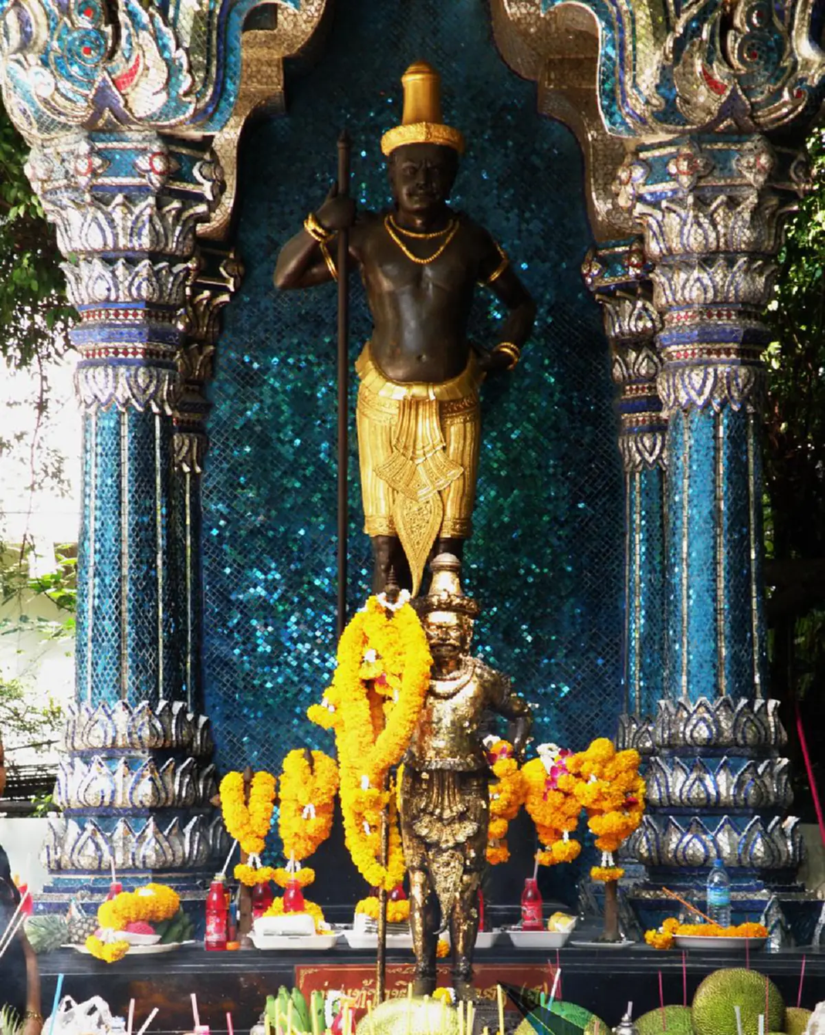 อสูรที่ได้รับการบูชา!! เปิดตำนาน "ท้าวหิรัญพนาสูร" ผู้คุ้มครอง..ล้นเกล้าฯ รัชกาลที่ ๖ เผย..อภินิหารตั้งแต่แรกสร้างรูปปั้น เหลือเชื่อที่สุด!!