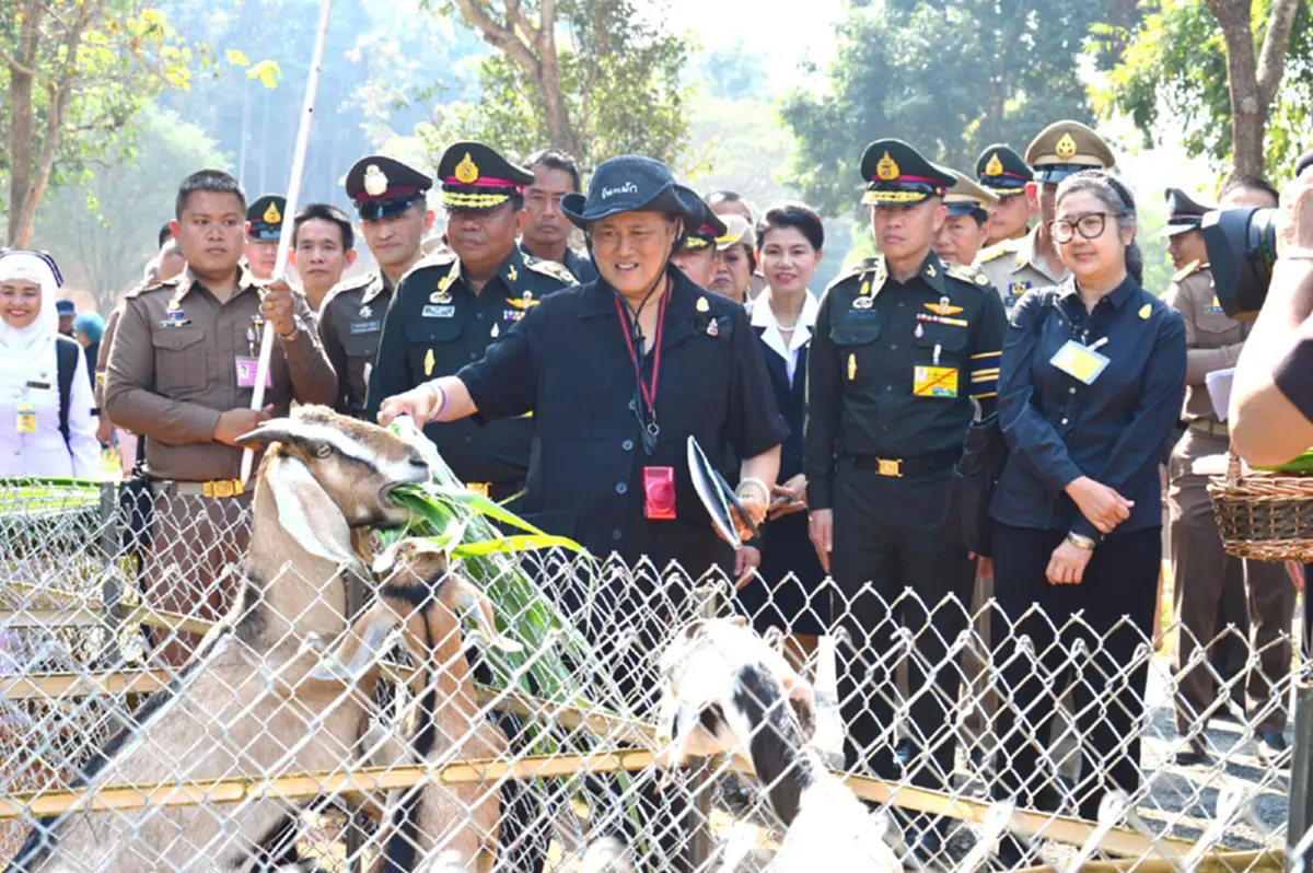 "เจ้าฟ้านักพัฒนา"..ตามรอยพระบาท ในวิถีพอเพียง ชม "บ้านดินของพระเทพฯ" ที่ประทับแสนเรียบง่าย ครั้งเสด็จทอดพระเนตรโครงการ "เดินตามรอยเท้าพ่อ"