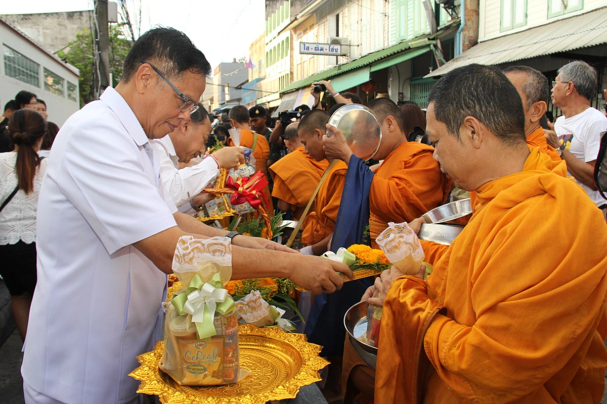 *สายบุญลองเช็กดูด่วนๆ!!! "เลือกของใส่บาตร" อย่ามองข้าม เสริมดวงชะตา เงินทองไหลมาเทมาไม่ขาดมือ ไม่เชื่อลองดู!!!