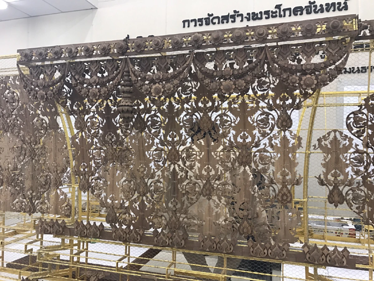 ถวายความอาลัย!! สำนักช่างสิบหมู่ เร่งเขียนแบบพระโกศจันทน์ พระบรมศพ "พระบาทสมเด็จพระปรมินทรมหาภูมิพลอดุลยเดช" คาดจะแล้วเสร็จกลางเดือนนี้!!!