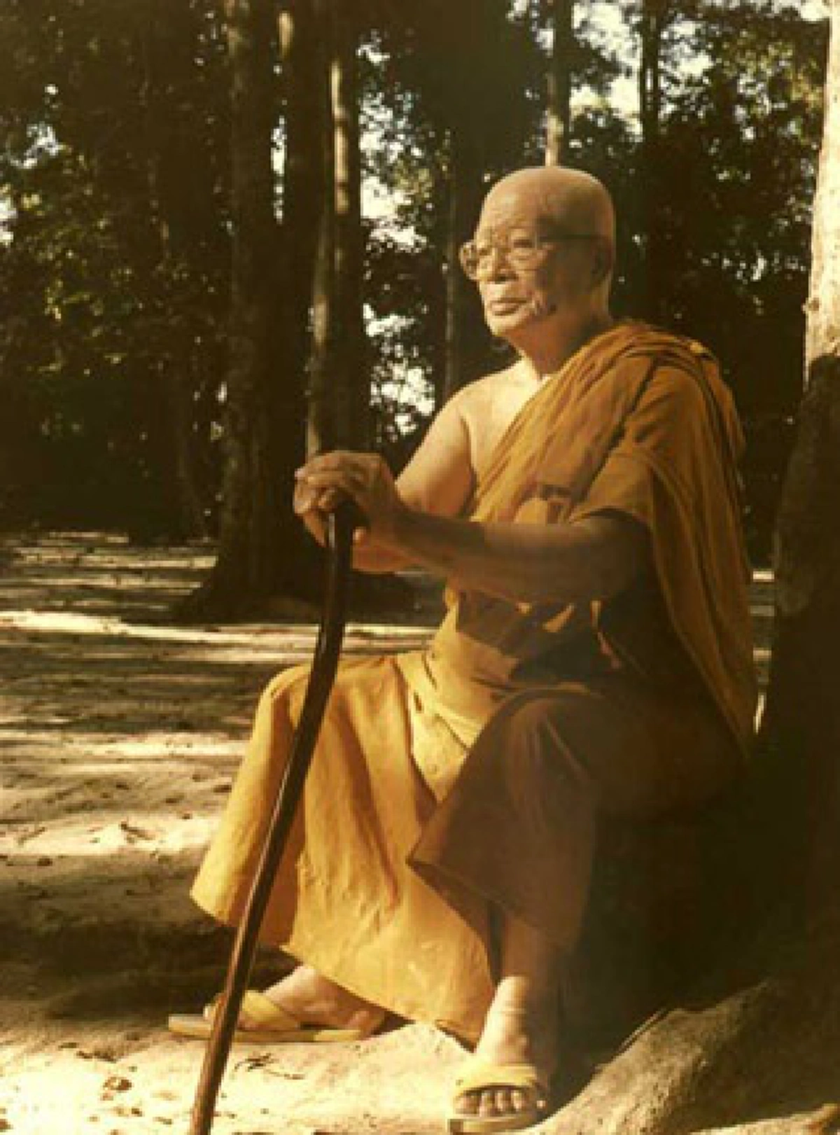 ๖๗ พรรษาแห่งสันติธรรม!! วันละสังขาร "พระธรรมโกศาจารย์" หรือ "ท่านพุทธทาสภิกขุ" ผู้มอบมรดกแก่คนรุ่นหลังเพื่อ "พุทธทาส" จะไม่ตายไปจากพุทธศาสนา