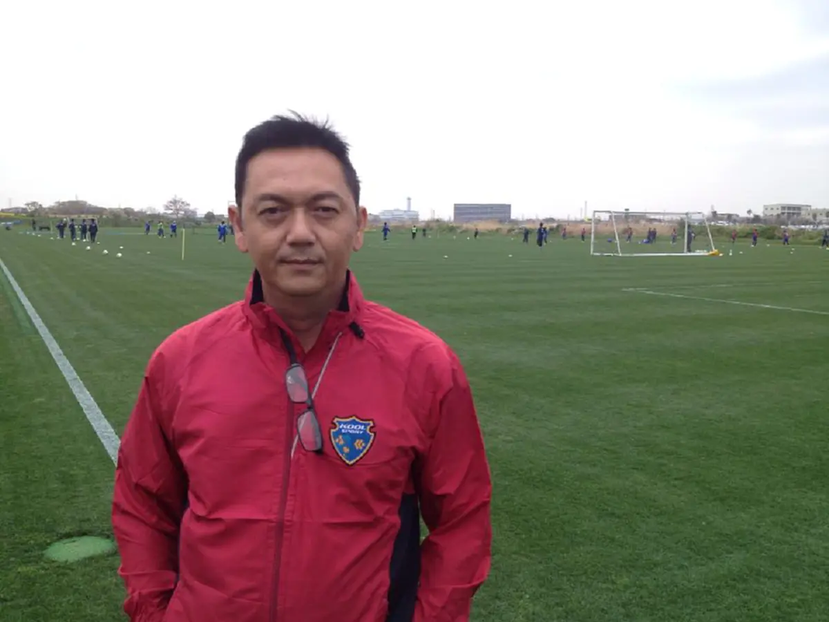 ช็อกทั้งวงการ!!! อดีตผู้ท้าชิง "นายก ส.บอลไทย" ค้นพบตัวตน เปลี่ยนแปลงเป็น "สาวสะพรั่ง" ทำแฟนลูกหนังไทยตะลึงไปตามๆกัน?? (มีภาพ)