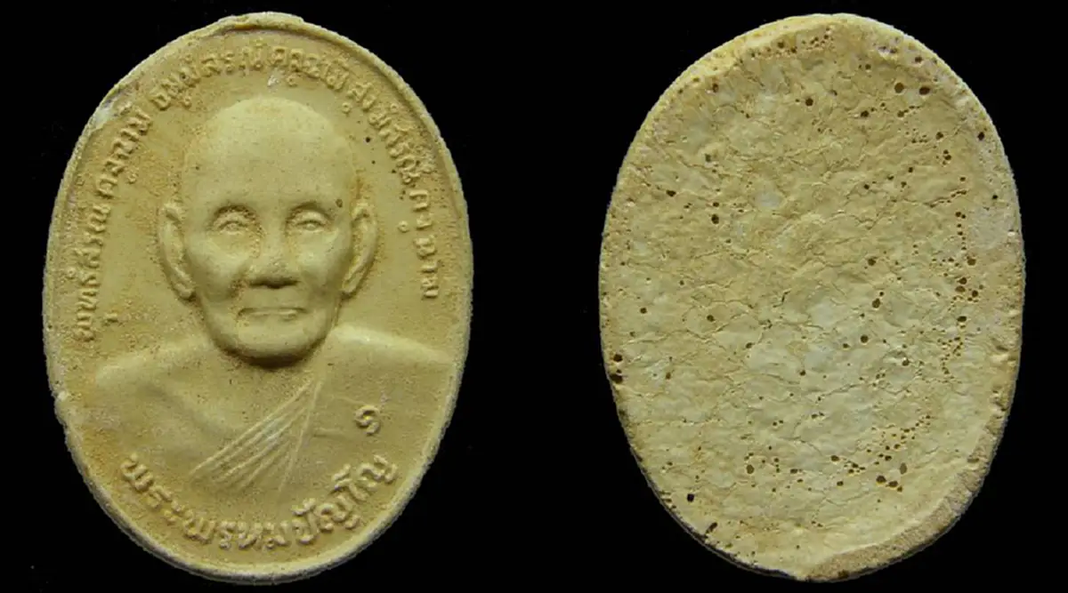 อานุภาพที่ยิ่งใหญ่.."หลวงปู่ดู่" เล่าให้ฟัง มีคนโดนเขมรทำคุณไสย..แต่ไม่สำเร็จ เพียงแค่ ก่อนนอนกราบหมอนไหว้พ่อ-แม่..ทุกคืน.