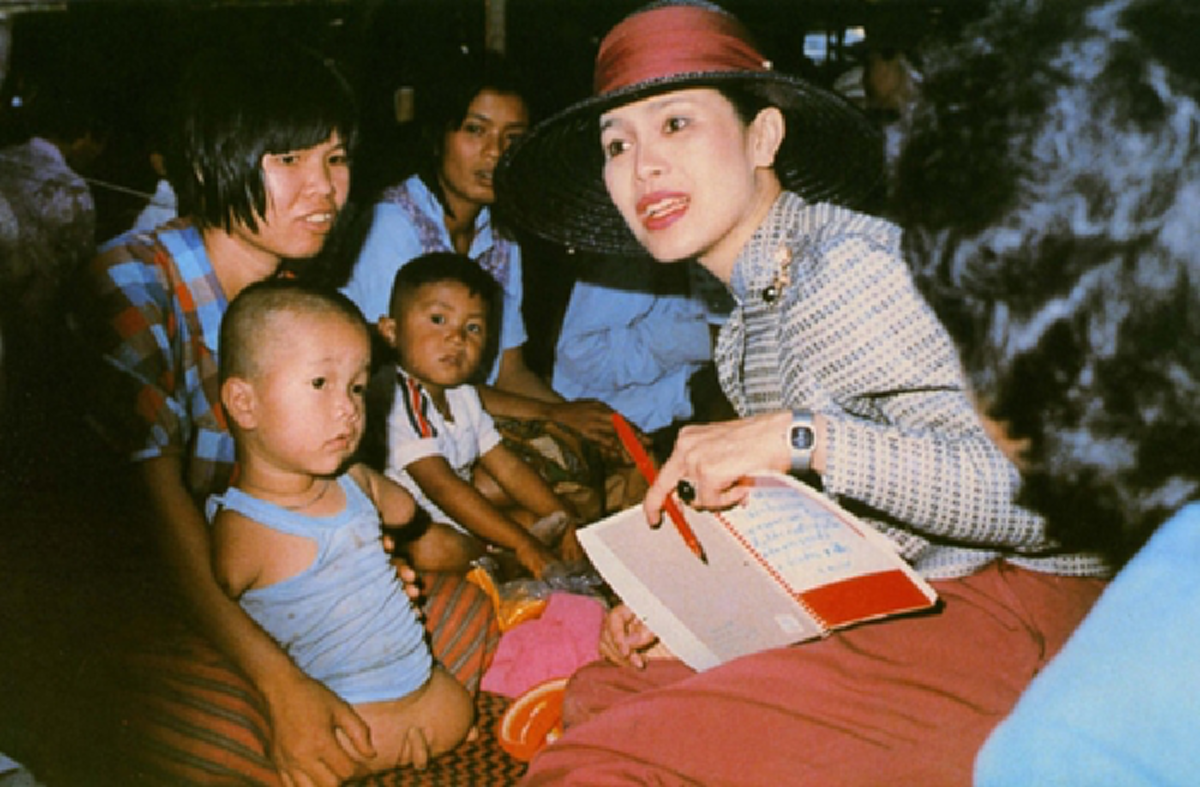 ประโยคสั้น ๆ แต่ฟังแล้วน้ำตาริน "ไปบอกเจ้าหนี้นะคะ ว่าพระราชินีจะใช้หนี้ให้" !!! ที่สุดในพระมหากรุณาธิคุณ #ทรงพระเจริญ