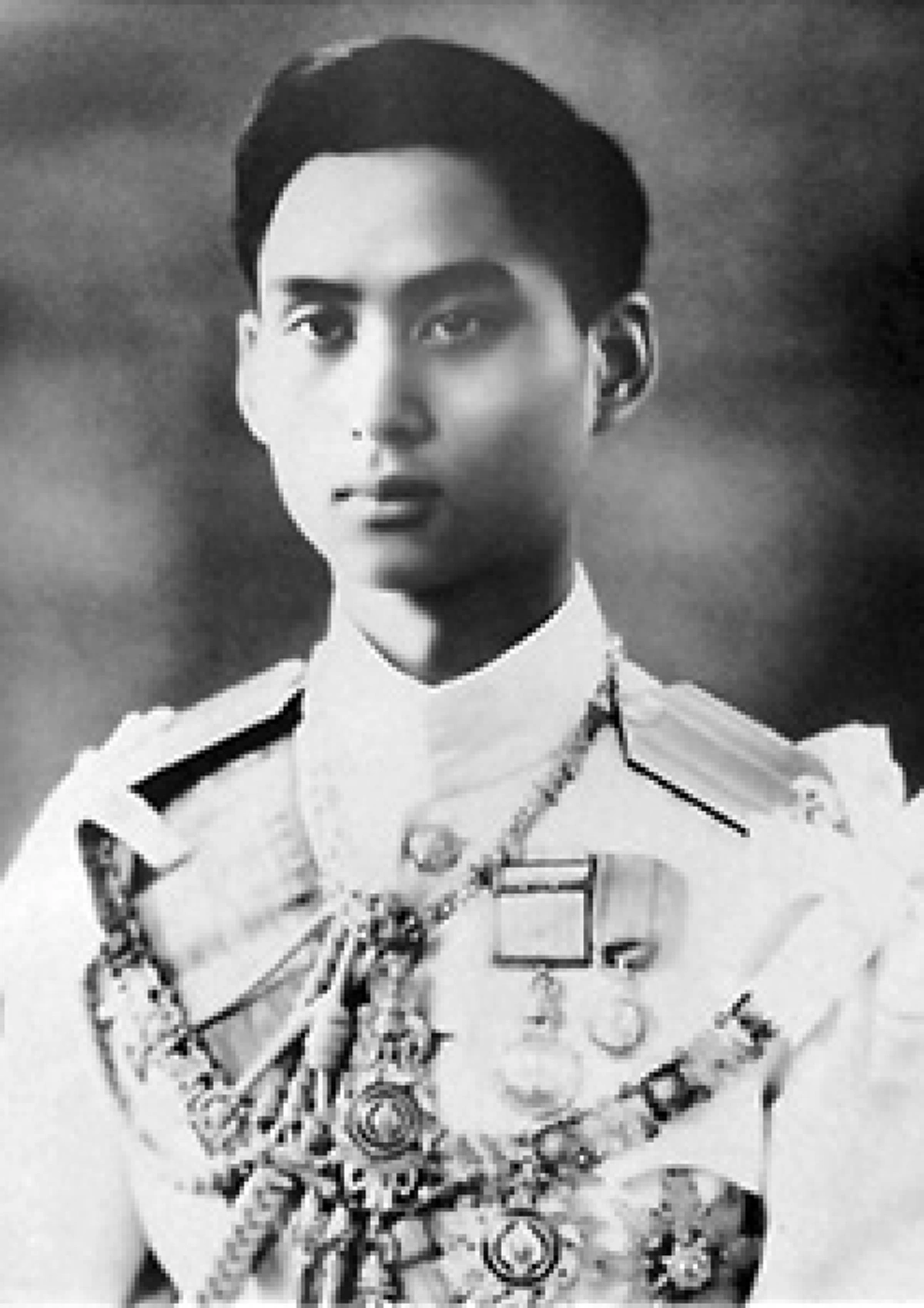 ด้วยพระมหากรุณาธิคุณของ ๔ รัชกาล !! "ร.๖ ผู้ทรงก่อตั้ง ร.๗ ผู้ทรงสานต่อ ร.๘ ผู้ทรงสืบสาน ร.๙ ผู้ทรงพัฒนา" องค์อุปถัมภ์แห่งกิจการลูกเสือไทย!!