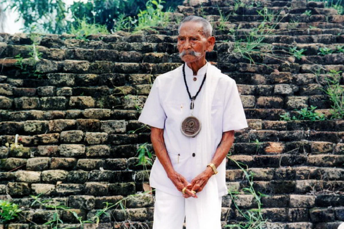 ให้แม่เหยียบหัว..สยบไสยดำ "ขุนพันธรักษ์ราชเดช"ฝ่าเท้าแม่ประดุจฝ่าเท้าพระอรหันต์..ปราบโจรร้ายจอมขมังเวท..อย่างง่ายดายดุจแมวเชื่อง.
