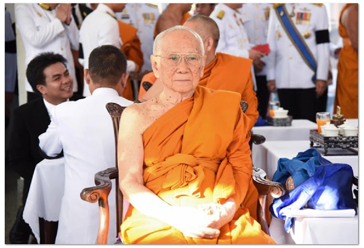 ๑๒ ก.พ.มหามงคล!! ในหลวง ร.๑๐ เสด็จฯพระราชพิธีสถาปนาสมเด็จพระสังฆราชองค์ที่ ๒๐ กำหนดวัดไทยทั่วโลกเจริญชัยมงคลคาถา-ย่ำระฆังแสดงอนุโมทนาสาธุการ