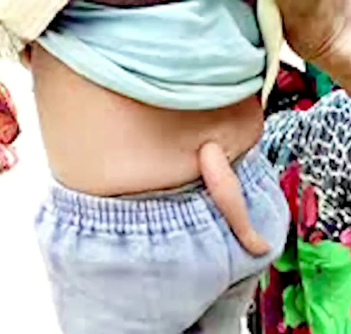 ฮือฮาทั้งหมู่บ้าน!! หนูน้อยวัย 3 ขวบมี “หาง”ชาวบ้านแห่ขอพรสนั่นหวั่นไหว เชื่อว่าเป็นเทพหนุมาน มีคลิป