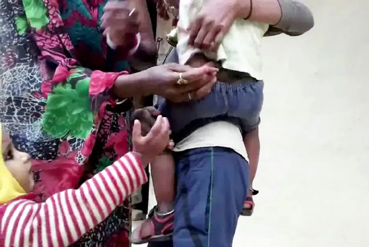 ฮือฮาทั้งหมู่บ้าน!! หนูน้อยวัย 3 ขวบมี “หาง”ชาวบ้านแห่ขอพรสนั่นหวั่นไหว เชื่อว่าเป็นเทพหนุมาน มีคลิป