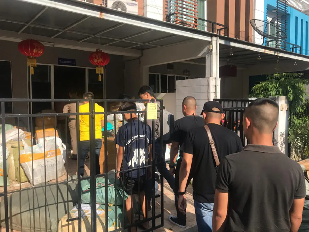 รวบสาวไลฟ์สด ขายของเลียนแบบแบรนเนม