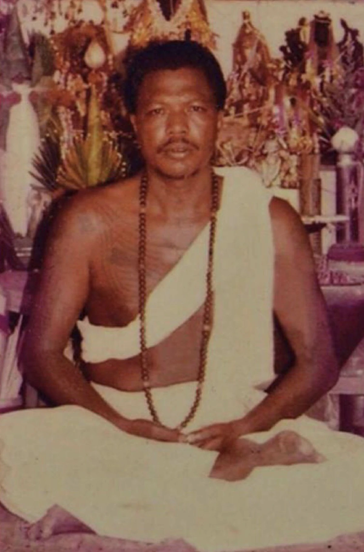 ฆราวาสจอมขมังเวท..สำนักสักยันต์บารมีบ้านโต๊ะทอง "อาจารย์พัฒน์ โต๊ะทอง"สักยันต์หนังเหนียว ลูกศิษย์มากมาย ยิงฟันไม่เข้า..