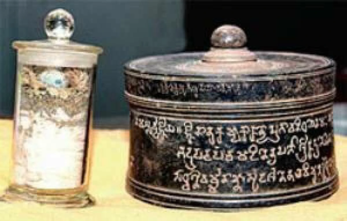 สุดอัศจรรย์!! ทีมนักโบราณคดีขุดพบ เถ้าพระอัฐิพระพุทธเจ้า ในซากสถูปใหญ่ที่เมืองเทวนิโมรี ทางตอนเหนือของรัฐคุชราต ประเทศอินเดีย