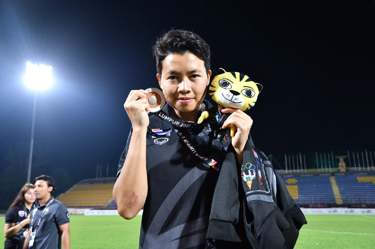 "ทัพชบาแก้ว"เดินทางกลับถึงประเทศไทย พร้อมกับการต้อนรับของแฟนกีฬาชาวไทย หลังจากคว้าเหรียญเงินการแข่งขันกีฬาซีเกมส์ ครั้งที่ 29