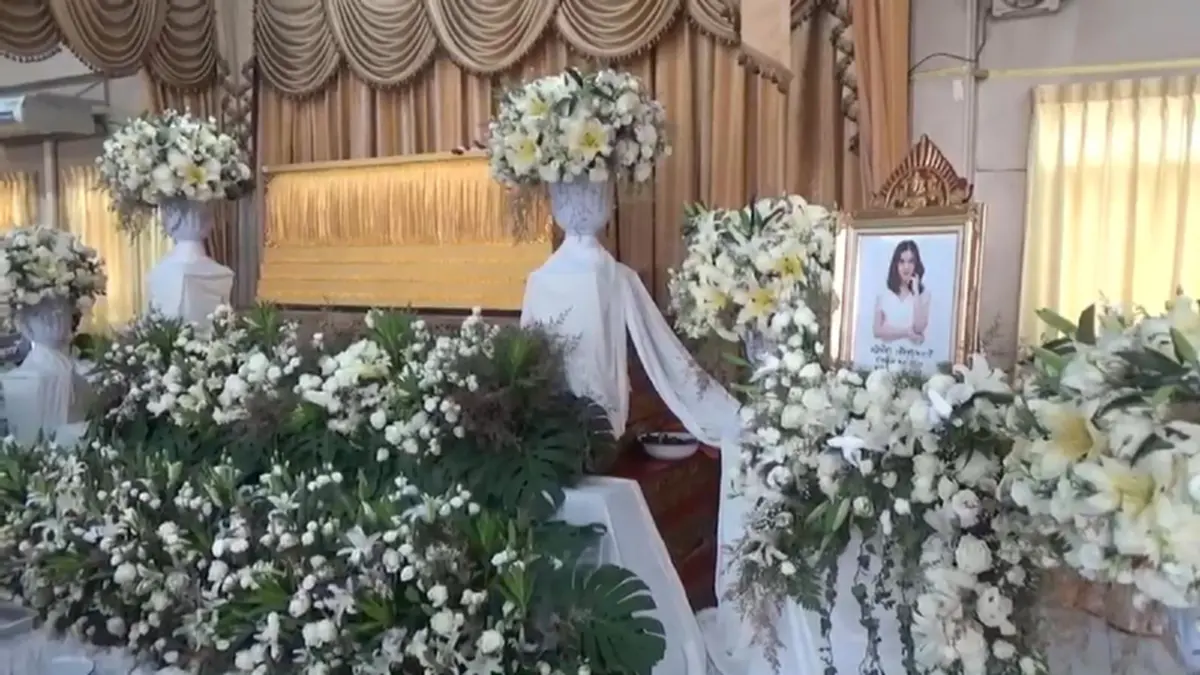 อาลัยรักครั้งสุดท้าย!! บรรยากาศโศกเศร้า แม่ "น้องอิน" ณัฐนิชา บอกเชื่อน้องอินไปเกิดเป็นนางฟ้า อย่าห่วงแม่ ให้น้องไปในทางสว่างข้างหน้า (คลิป)