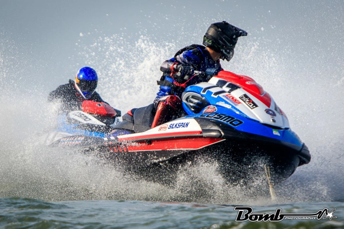 ลีลาไม่ธรรมดา !!! เห็นแต่มาดแถลงข่าว เสธ.ต๊อด พอ.วินธัย มาเยอะแล้ว มาดูมาดเล่นเจ็ตสกีบ้าง ต้องบอกว่า ไม่ธรรมดา !!! (มีคลิป)