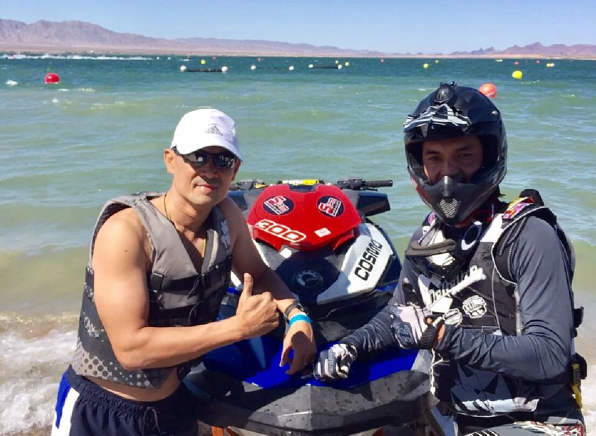 ลีลาไม่ธรรมดา !!! เห็นแต่มาดแถลงข่าว เสธ.ต๊อด พอ.วินธัย มาเยอะแล้ว มาดูมาดเล่นเจ็ตสกีบ้าง ต้องบอกว่า ไม่ธรรมดา !!! (มีคลิป)