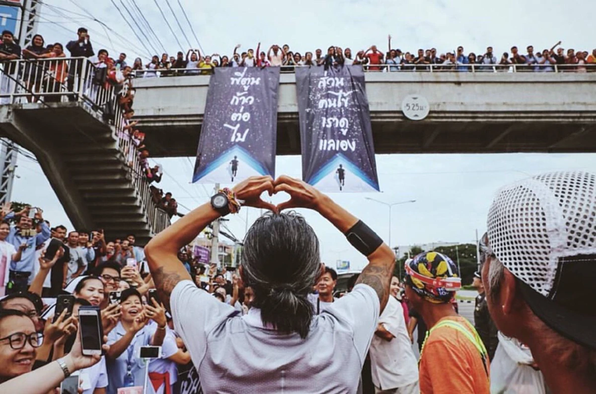 ปลื้มปริ่มแทน!!! เมื่อซุปตาร์ "อั้ม พัชราภา" เอ่ยปากฝากข้อความถึง "ตูน บอดี้สแลม" เดี๋ยวจะใส่ชุดวิ่งไปหา ทำชาวเน็ตกดไลค์รัวๆ!!! (มีคลิป)