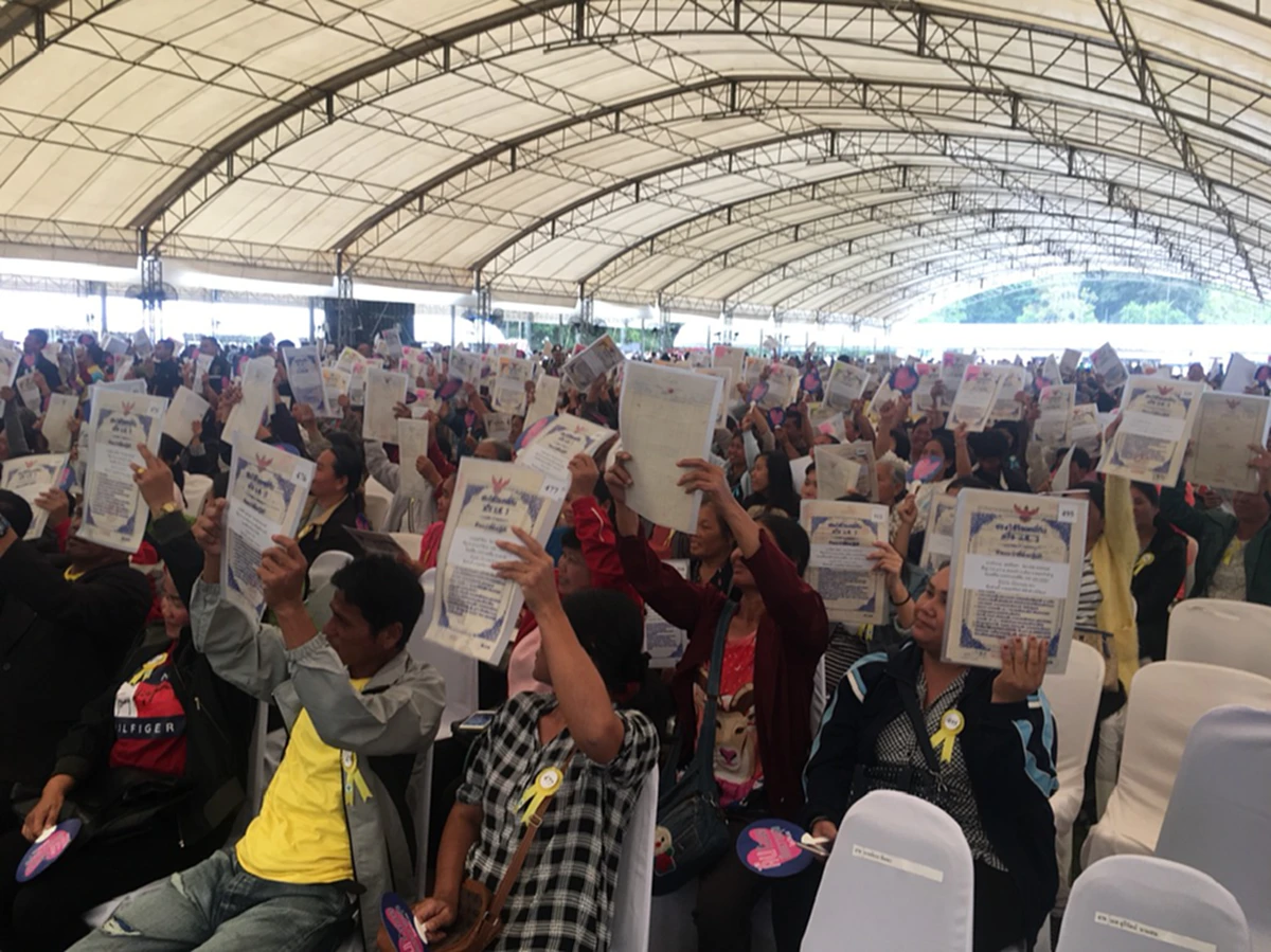 คืนความสุขให้ปชช. \"รัฐบาล\" มอบโฉนดที่ดินคืนเหยื่อเงินกู้กว่า 3พันล้านบาท!