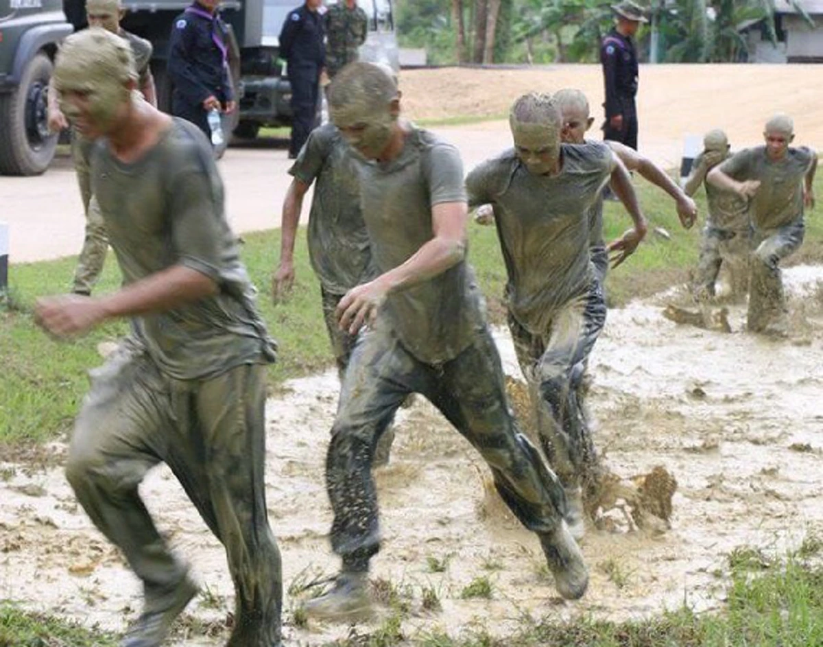 มนุษย์โคลน หัวโล้น !!...ไม่ใช่Seal ไม่ใช่ Recon ...แค่ทดสอบกำลังใจ ทหารพรานนาวิกโยธิน ใหม่ รับน้องวันแรก