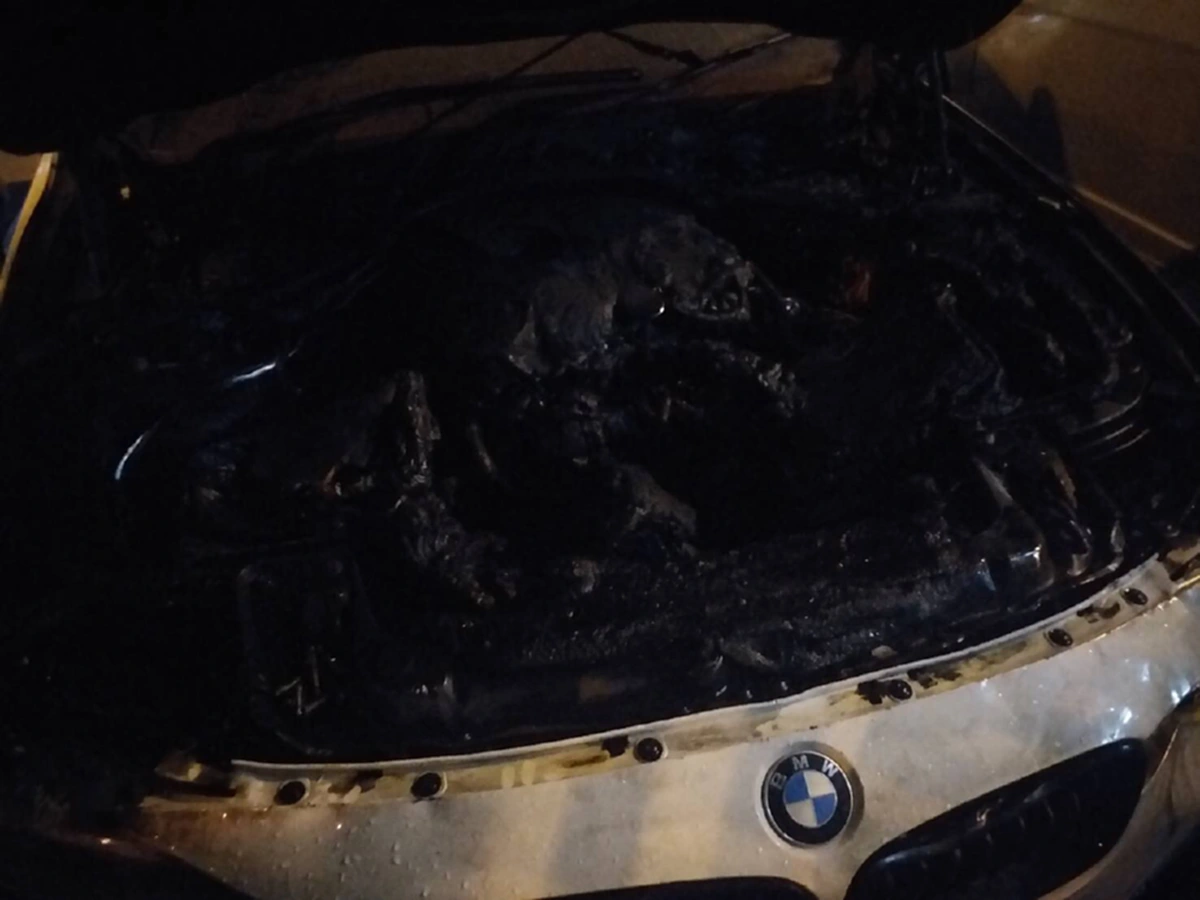 สาวตกใจหนัก หลังรถ BMW ใช้มาได้แค่ 2 ปี เกิดไฟลุกไหม้ห้องเครื่อง พังเสียหาย