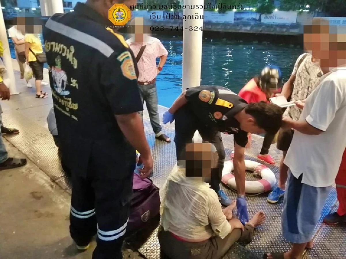 พลเมืองดี3คนกระโดดลงน้ำช่วยหญิงชราพลัดตกคลองแสนแสบ