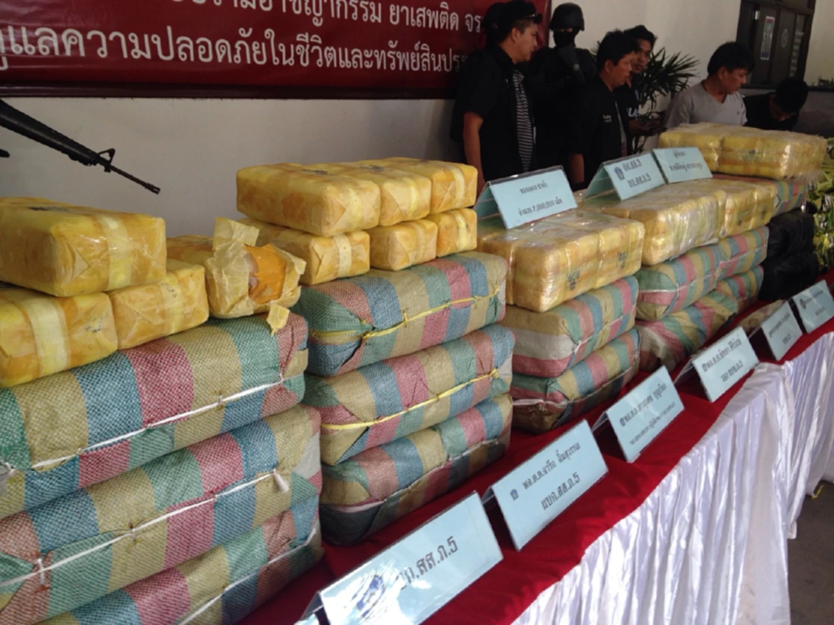 แถลงผลจับกุมยาเสพติดล็อตใหญ่ ยาบ้า 2ล้าน!!! เม็ดไอซ์ 150 กิโลกรัม เงินสด 100,000 บาท พร้อมผู้ต้องหา 1 คน