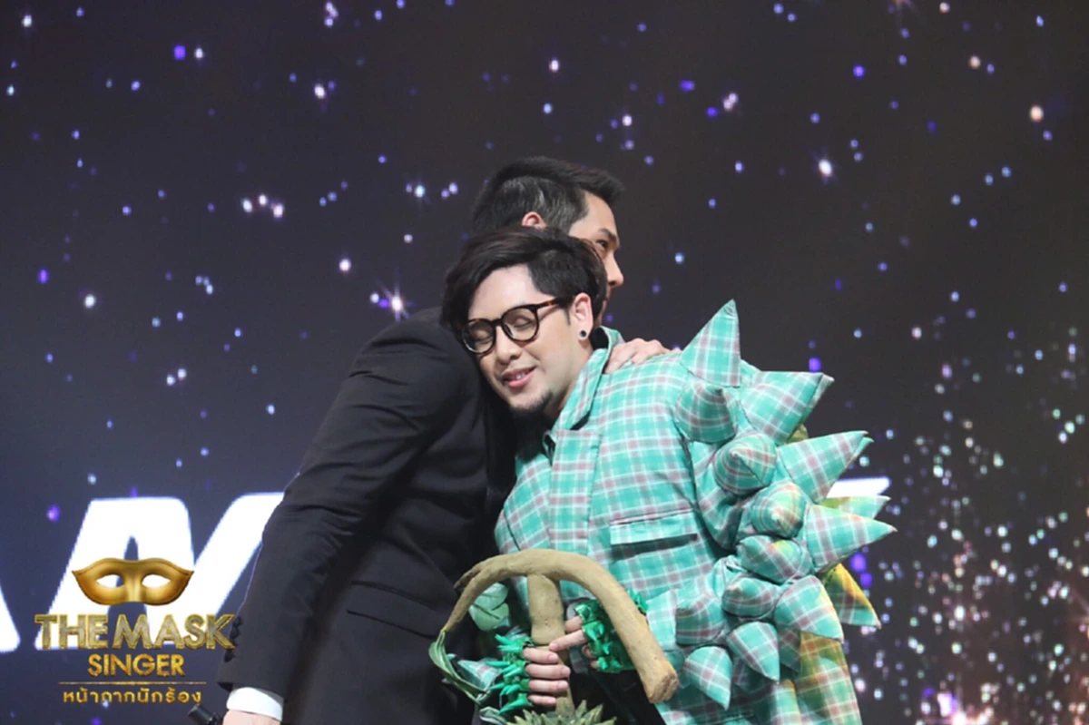 กรี๊ดด!!...เจ๊จะไม่ทน! เปิดภาพสวีทเว่อร์ "ทอม Room39" กับ "น้องฟิล์ม" ภรรยาสาวนอกวงการ งานนี้บอกเลยหวานจนน้ำตาลเรียกพี่!!! (ชมภาพ)