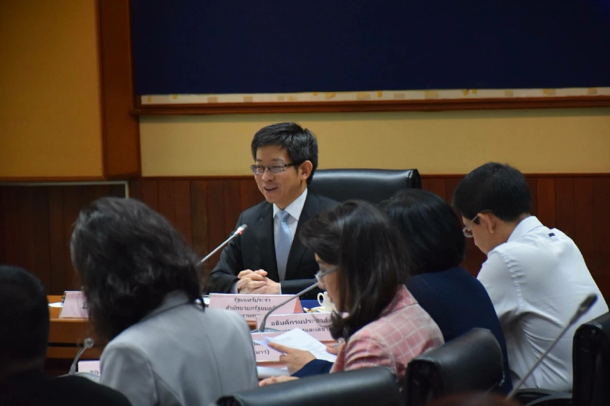 รมต.หนุ่มโสด!!! กอบศักดิ์ ภูตระกูล บอก ผมเป็นคนโสดสนิท ไม่มีอะไร ใครเค้าจะเอา  สาวๆว่าไง???!!!