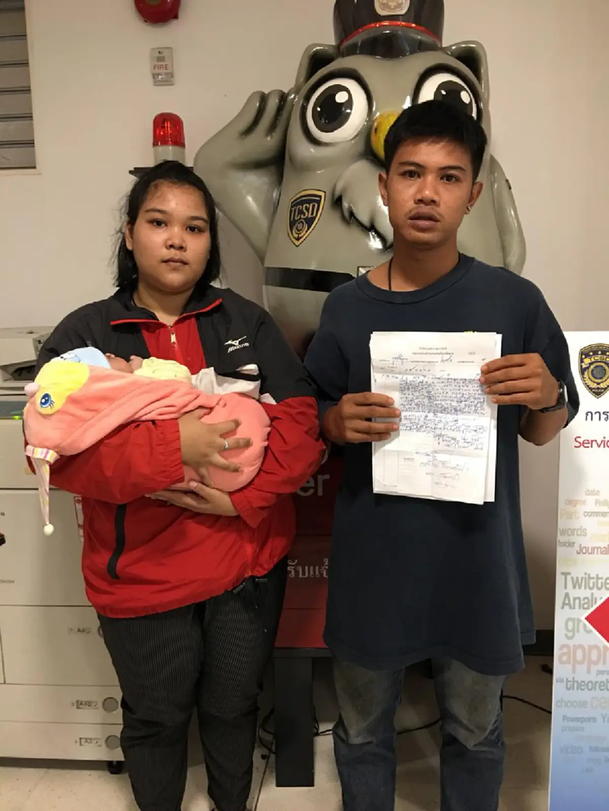 หนุ่มสุดโมโห! หญิงคู่กรณีโพสต์คลิปกล่าวหาแอบดูแม่วัย 60 เข้าห้องน้ำ แถมทีวีดังเอาไปออนแอร์ (คลิป)