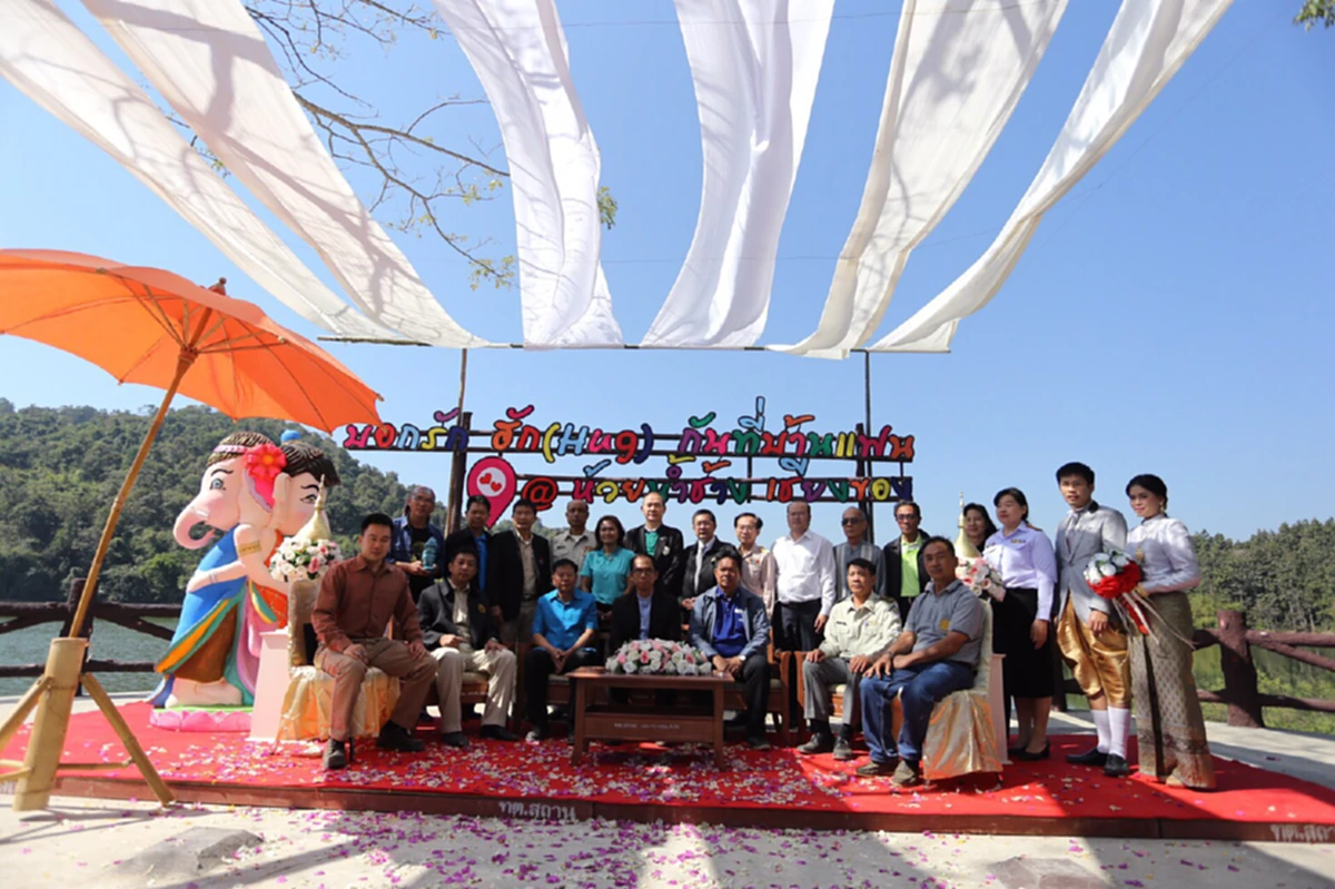 หวานแหวว!!!คู่รัก 300 คู่พากันจูงมือมาบอกรักกันที่ บ้านแฟนอ.เชียงของจ.เชียงราย!!สุดโรแมนติกกับการดื่มด่ำกับธรรมชาติที่สวยงาม