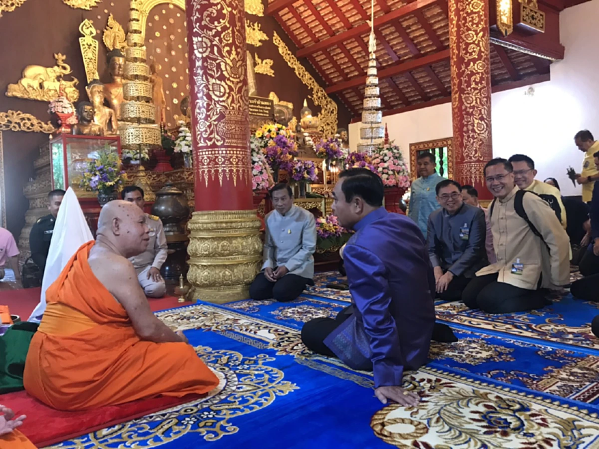 กำลังใจพปชร.โผล่ !!! เครือข่ายเกษตรกรเชียงใหม่ โผล่ให้กำลังใจ กางร่มเชียร์ นายกลุงตู่ อุตตม กลางเชียงราย บอกเป็นFC