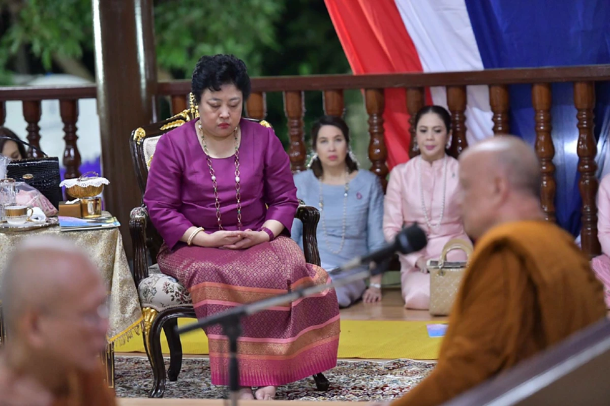 กราบสาธุ!!! เปิดภาพ พระองค์โสมฯ ร่วมทำวัตร เจริญจิตภาวนา หลังเป็นองค์ปธ.บวชพระขนิษฐา ที่ วัดป่านาคำน้อย