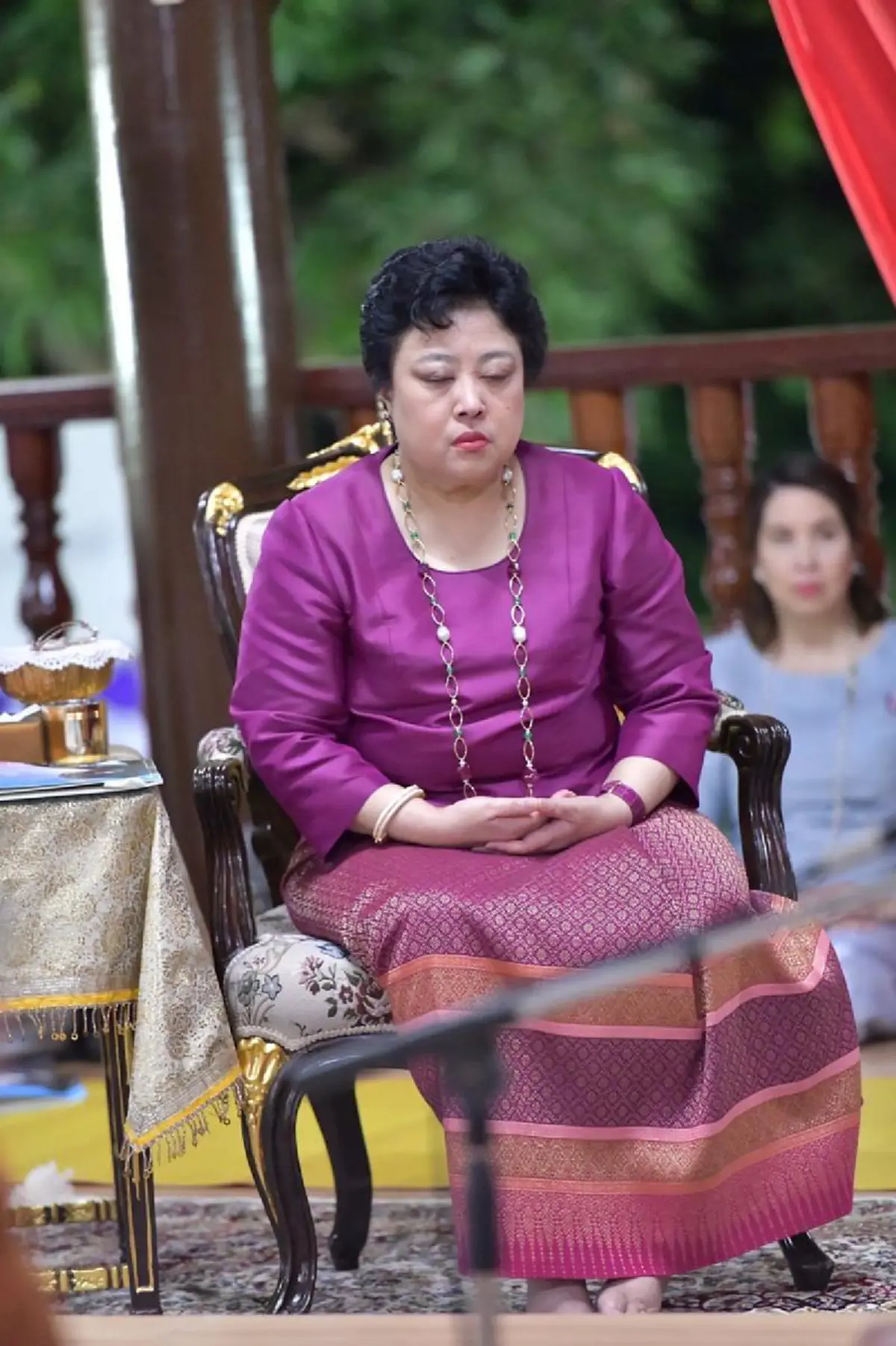 กราบสาธุ!!! เปิดภาพ พระองค์โสมฯ ร่วมทำวัตร เจริญจิตภาวนา หลังเป็นองค์ปธ.บวชพระขนิษฐา ที่ วัดป่านาคำน้อย