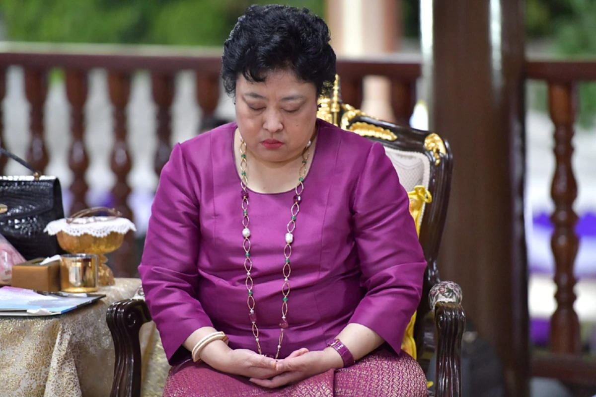 กราบสาธุ!!! เปิดภาพ พระองค์โสมฯ ร่วมทำวัตร เจริญจิตภาวนา หลังเป็นองค์ปธ.บวชพระขนิษฐา ที่ วัดป่านาคำน้อย