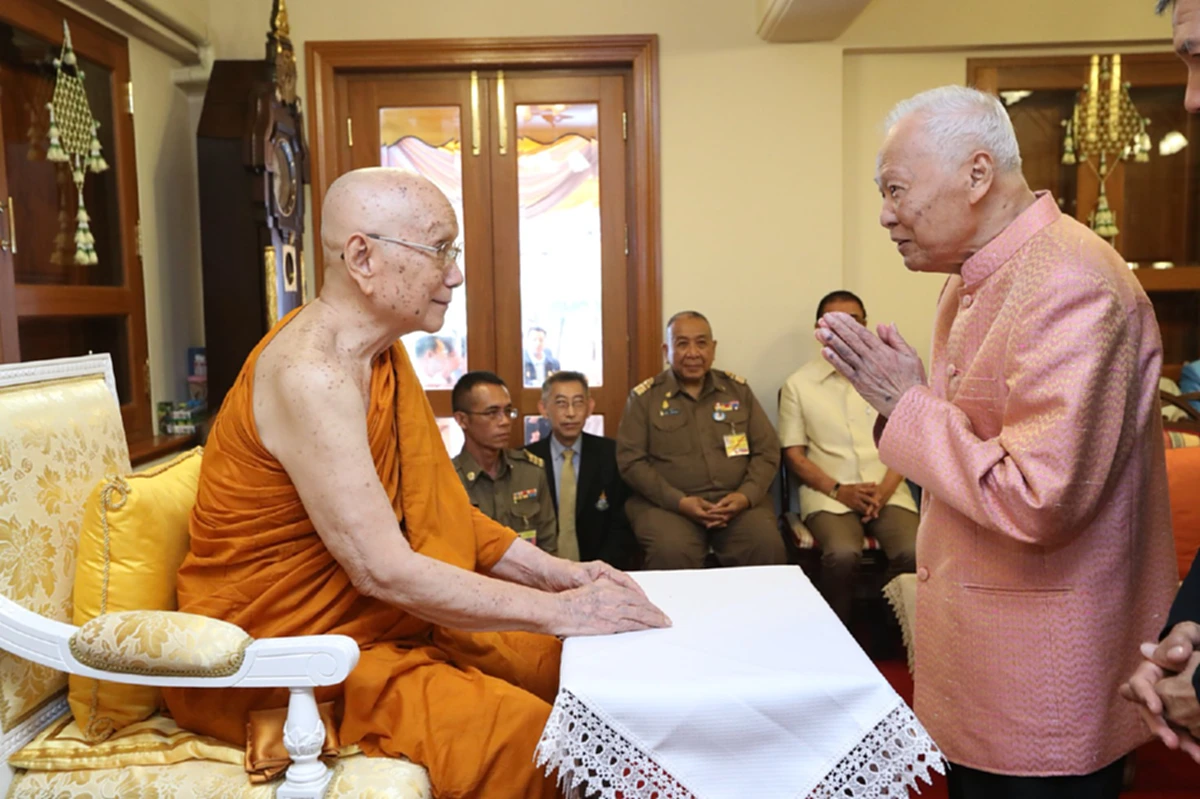 สยบทุกลือ "ป๋าเปรม" แข็งแรง ยิ้มสดชื่น ทำบุญวันเกิดครบ 98 ปี วัดราชบพิธฯ