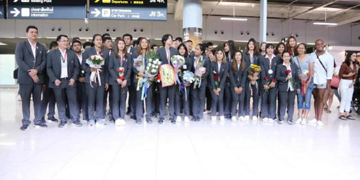 ด้วยรักเเละผูกพัน "โค้ชอ๊อด"ปรากฏตัว ร่วมต้อนรับลูกทีมเก่า"ตบสาวไทย"ชุดเหรียญเงิน"อช.เกมส์"ครั้งประวัติศาสตร์ ลัดฟ้ากลับบ้าน