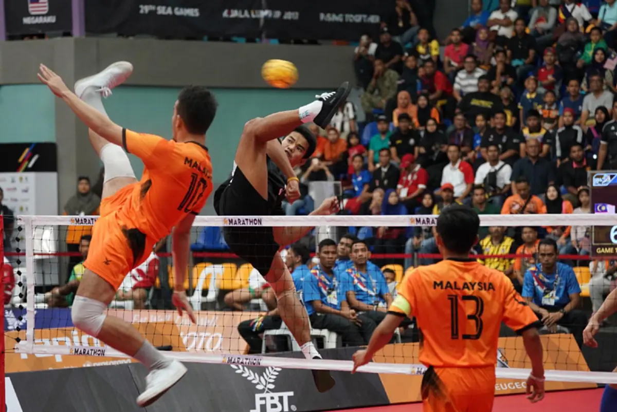 เซปักตะกร้อทีมชาติไทยทีมชุดชาย ยังคงโชว์ความเก๋าเกมกว่า ขึ้นฟาดไม่ยั้ง ใส่ทีมเสือเหลือง ไป 2 - 0 เซต อีก  1 เหรียญทองกีฬาซีเกมส์