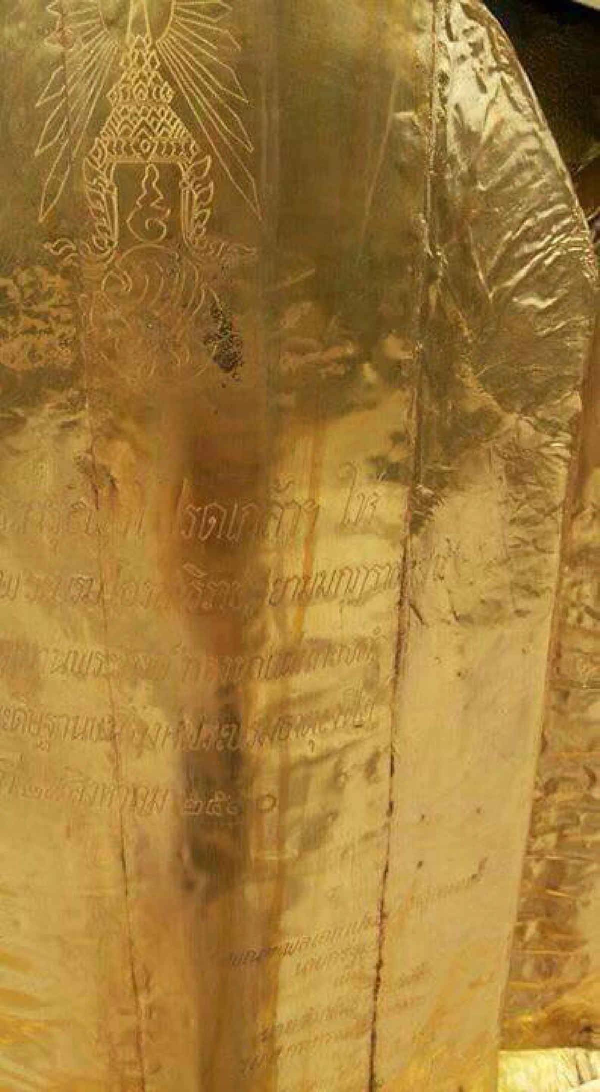 ดูกันให้จุใจ เผยภาพยอดเจดีย์ทอง กับแผ่นทองพระราชทานจาก ในหลวง ร.9 ให้ ร.10 นำมาประดิษฐาน ณ ยอดพระธาตุนครศรีธรรมราช