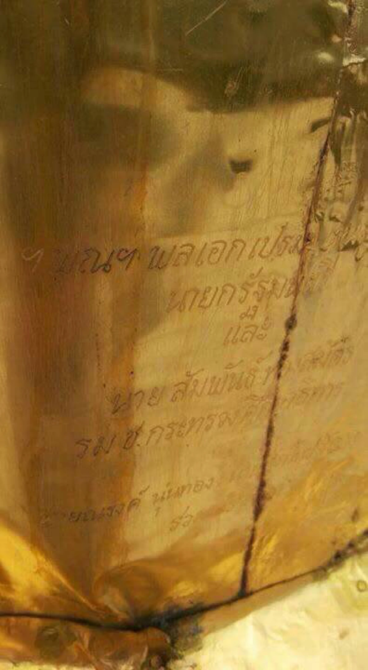 ดูกันให้จุใจ เผยภาพยอดเจดีย์ทอง กับแผ่นทองพระราชทานจาก ในหลวง ร.9 ให้ ร.10 นำมาประดิษฐาน ณ ยอดพระธาตุนครศรีธรรมราช