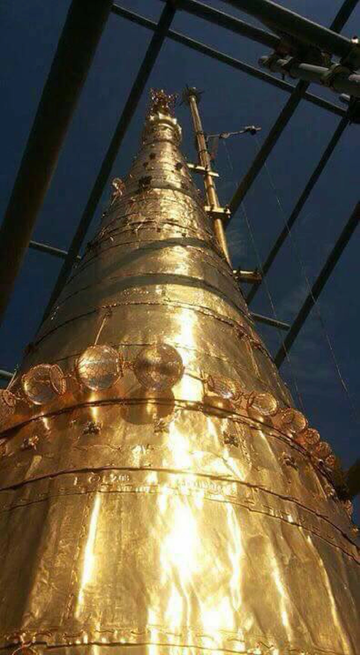 ดูกันให้จุใจ เผยภาพยอดเจดีย์ทอง กับแผ่นทองพระราชทานจาก ในหลวง ร.9 ให้ ร.10 นำมาประดิษฐาน ณ ยอดพระธาตุนครศรีธรรมราช