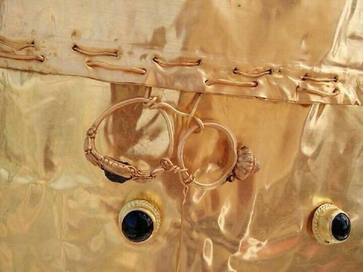 ดูกันให้จุใจ เผยภาพยอดเจดีย์ทอง กับแผ่นทองพระราชทานจาก ในหลวง ร.9 ให้ ร.10 นำมาประดิษฐาน ณ ยอดพระธาตุนครศรีธรรมราช