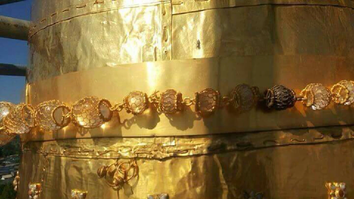 ดูกันให้จุใจ เผยภาพยอดเจดีย์ทอง กับแผ่นทองพระราชทานจาก ในหลวง ร.9 ให้ ร.10 นำมาประดิษฐาน ณ ยอดพระธาตุนครศรีธรรมราช