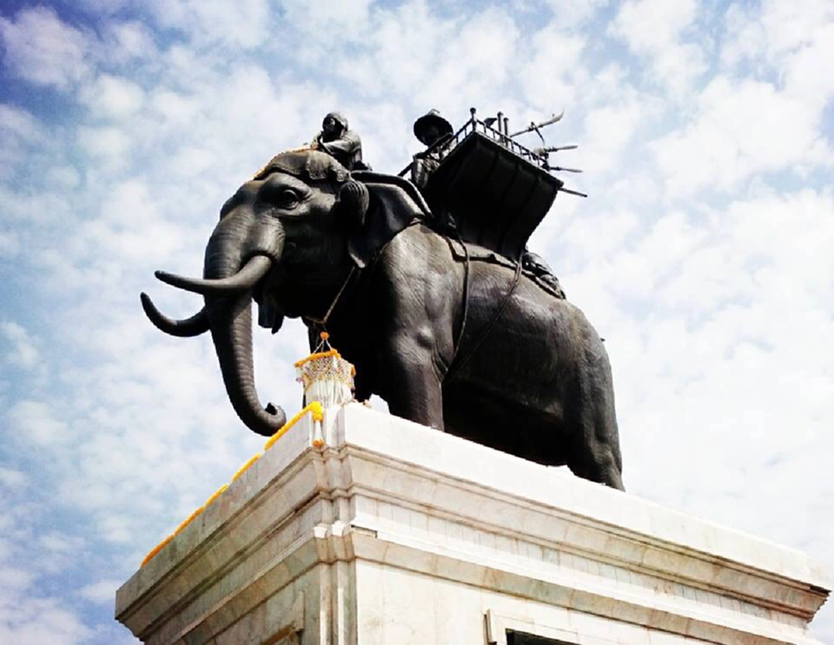 วันกองทัพไทย ย้อนอดีตมหาวีรกรรมสมเด็จพระนเรศวรฯ ทรงทำยุทธหัตถีปราบพระมหาอุปราชา ไล่พม่ากลับประเทศ  ขยายอาณาจักรไทยยิ่งใหญ่ไพศาล