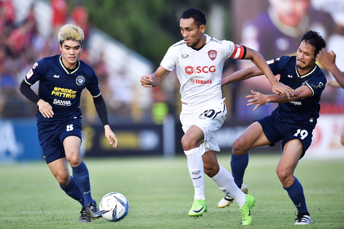 สมบูรณ์เเบบ !!! ไปดูจังหวะจ่าย"คิลเลอร์พาส"อันสุดยอดของ "เมสซี่เจ" ให้ "ธีรศิลป์ เเดงดา" ถล่มประตูที่ 99 ในฟุตบอล "ไทยลีก" (มีคลิป)