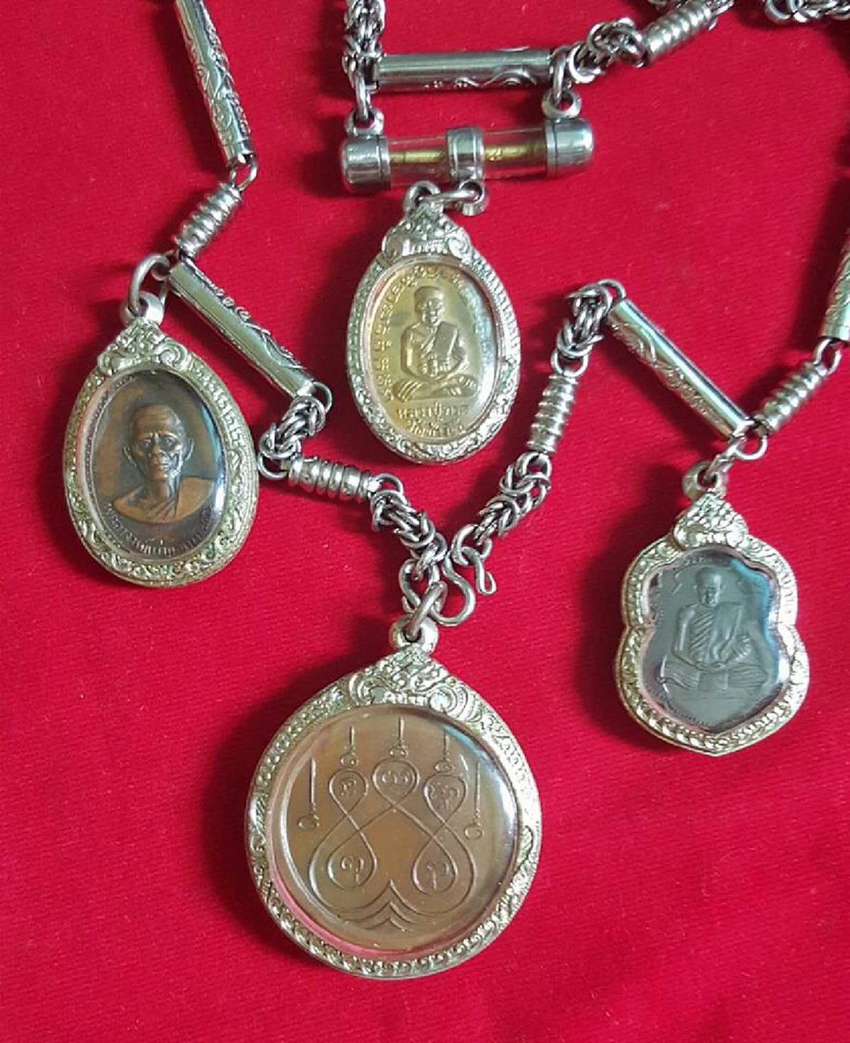 เชื่อได้..ทำตามนี้ดีแน่นอน "ห้อยพระให้ถูกโฉลก" เกิดวันไหน ห้อยพระอะไร เสริมบารมี ชีวิตรุ่งเรือง ไม่มีอับจน..